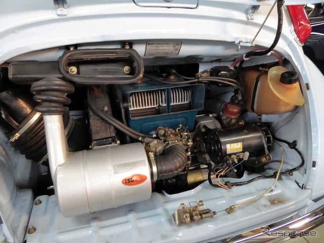 スバル・360のエンジン（EK31型)。2ストローク2気筒356ccで18psを発揮した