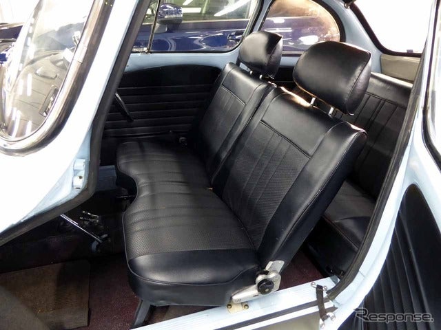 ヘッドレストも装着された豪華な雰囲気