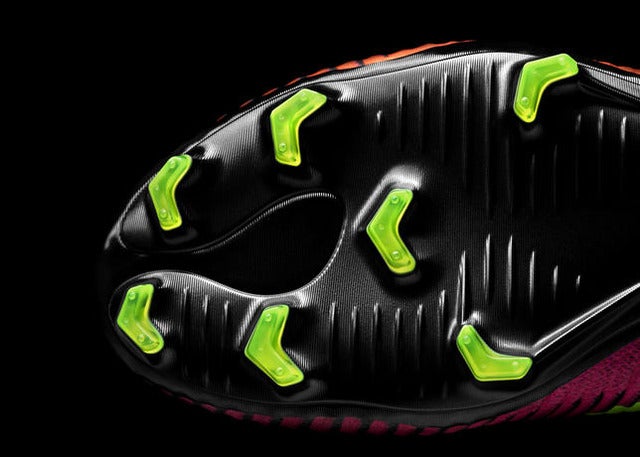 ナイキ、フットボールシューズのトラクションの進化