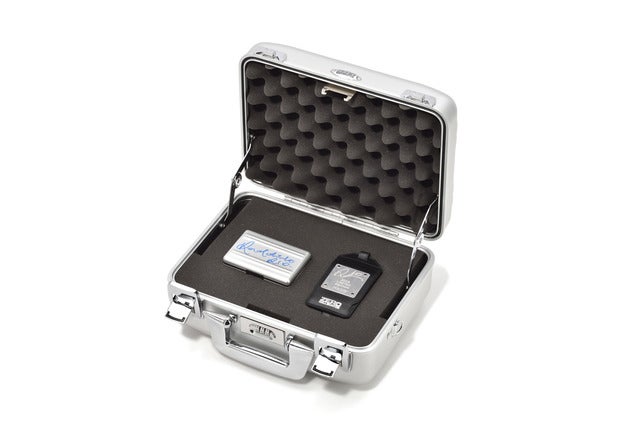 ロナウジーニョ、「ゼロハリバートン」ブランドアンバサダーに就任