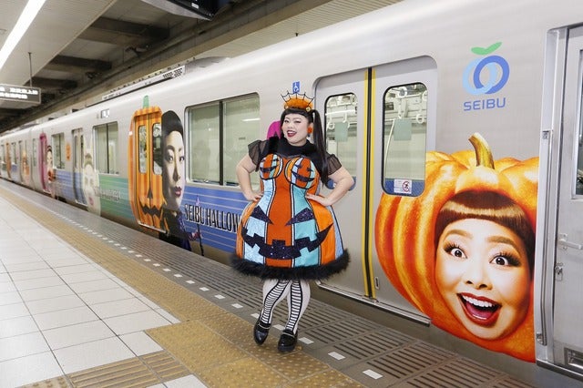 渡辺直美、ラッピング電車でハロウィンパフォーマンスを披露