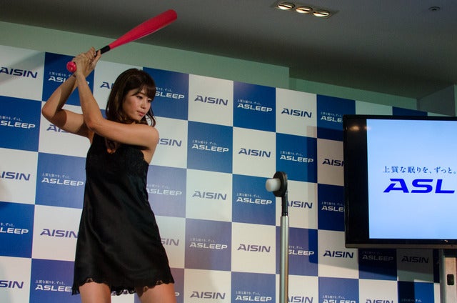 ASLEEP新商品発表会に稲村亜美が登壇(2016年11月2日)撮影:五味渕秀行