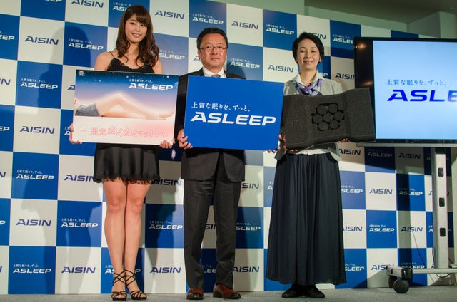 ASLEEP新商品発表会に稲村亜美が登壇(2016年11月2日)撮影:五味渕秀行