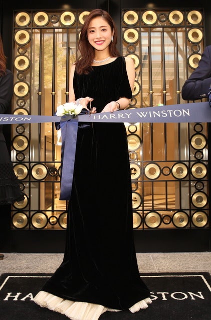 石原さとみがハリー・ウィンストン名古屋店のリニューアルオープンセレモニーに登壇（2016年11月3日）写真提供：「ハリー・ウィンストン名古屋店」 リニューアルオープニングセレモニー