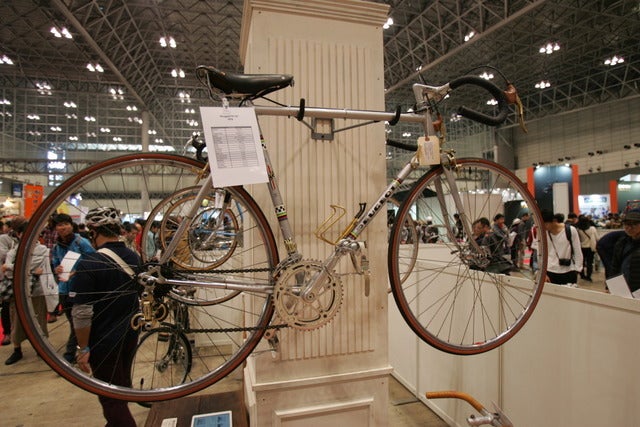 最新ギアの隣にはビンテージバイクのコーナーも新設された撮影:山口和幸