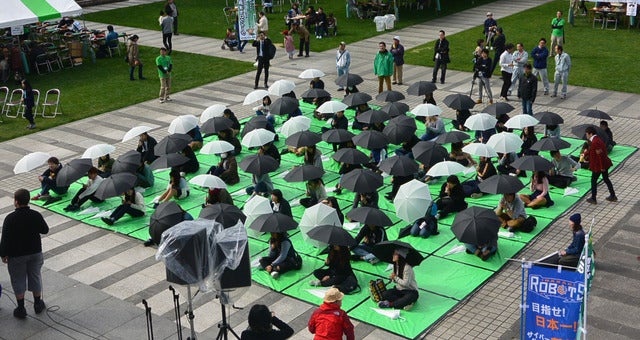 第40回世界オセロ選手権「人間オセロ」の様子