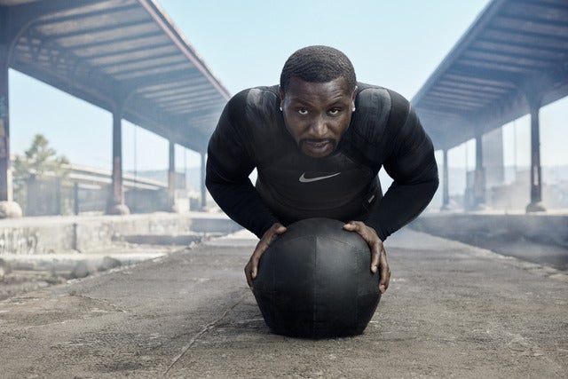 ナイキ、寒い日のトレーニングを快適にするトップス＆パンツ