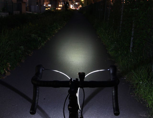 タッチパネル搭載の自転車用ライト「フリックフラッシュ800」