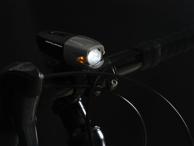 タッチパネル搭載の自転車用ライト「フリックフラッシュ800」