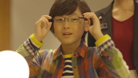 広島の街や広島弁の歌詞が登場「メガネの田中」ブランドムービー公開