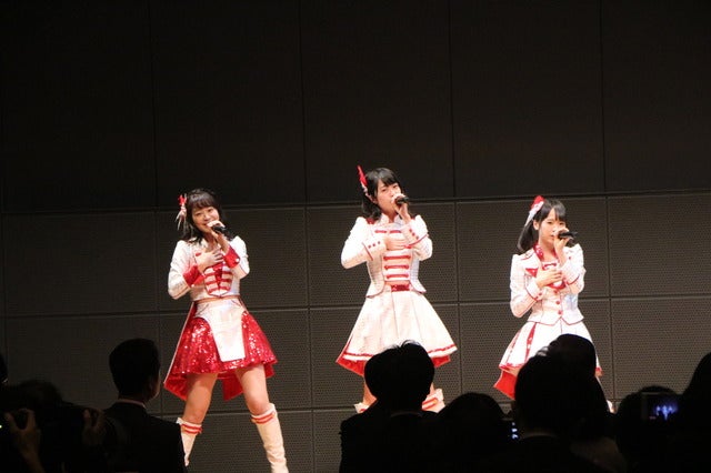 チーム8、地元企業にエール…恋チュン含む2曲披露撮影:山本有莉