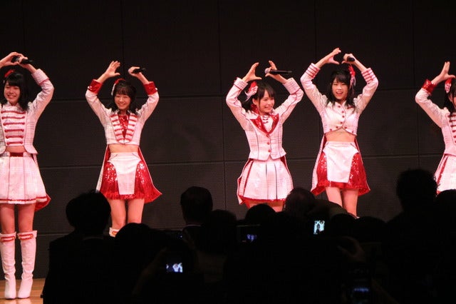 チーム8、地元企業にエール…恋チュン含む2曲披露撮影:山本有莉