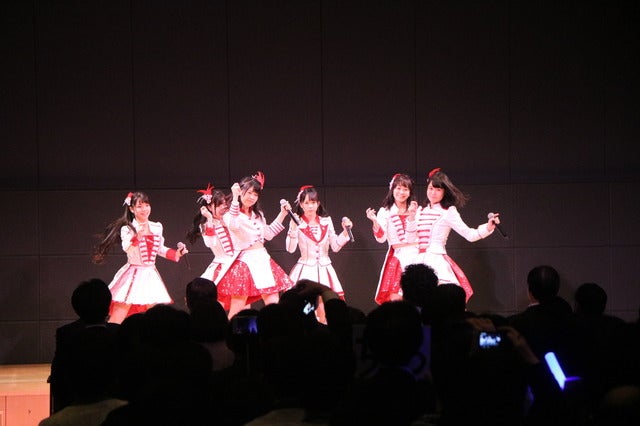 チーム8、地元企業にエール…恋チュン含む2曲披露撮影:山本有莉