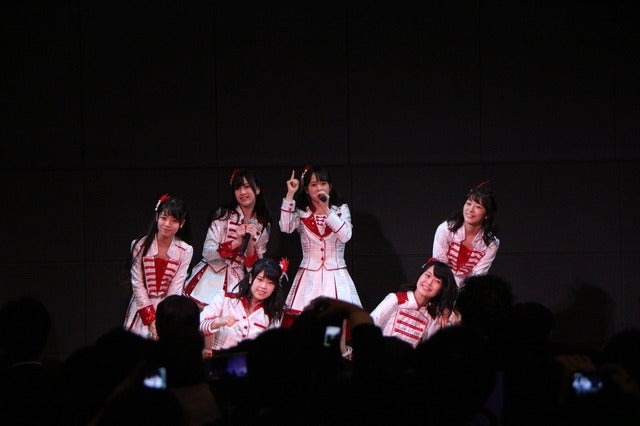 チーム8、地元企業にエール…恋チュン含む2曲披露撮影:山本有莉