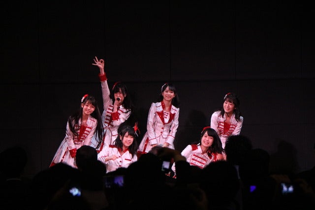 チーム8、地元企業にエール…恋チュン含む2曲披露撮影:山本有莉