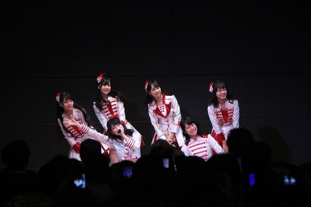 チーム8、地元企業にエール…恋チュン含む2曲披露撮影:山本有莉