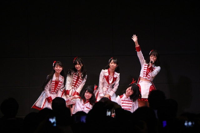 チーム8、地元企業にエール…恋チュン含む2曲披露撮影:山本有莉