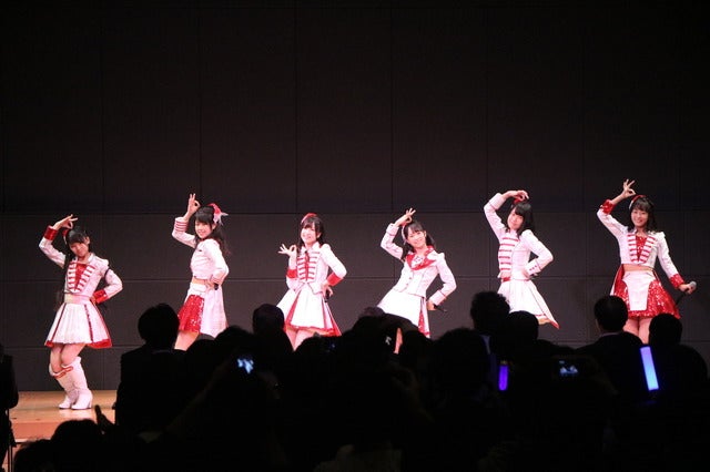 チーム8、地元企業にエール…恋チュン含む2曲披露撮影:山本有莉