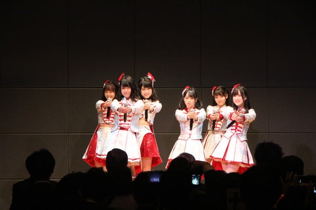 チーム8、地元企業にエール…恋チュン含む2曲披露撮影:山本有莉