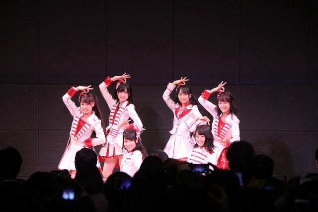 チーム8、地元企業にエール…恋チュン含む2曲披露撮影:山本有莉