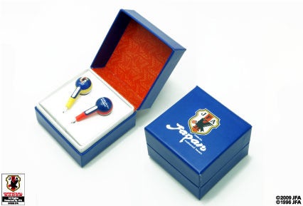 サッカー日本代表チームモデルのイヤホン第1弾発売