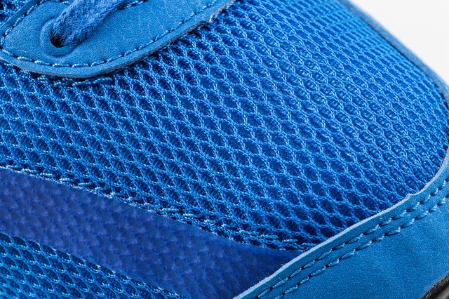 アディダス、165gのレーシングシューズ「アディゼロ タクミ」新モデル発売