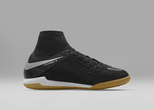 ナイキ、ブラックアッパーが特徴の「テック クラフト コレクション」発売