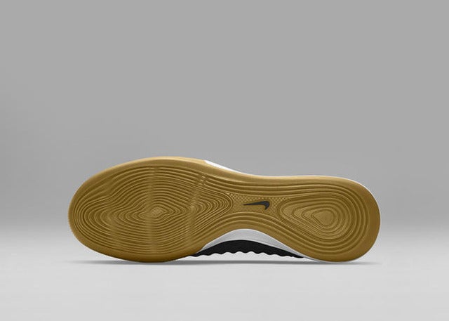 ナイキ、ブラックアッパーが特徴の「テック クラフト コレクション」発売