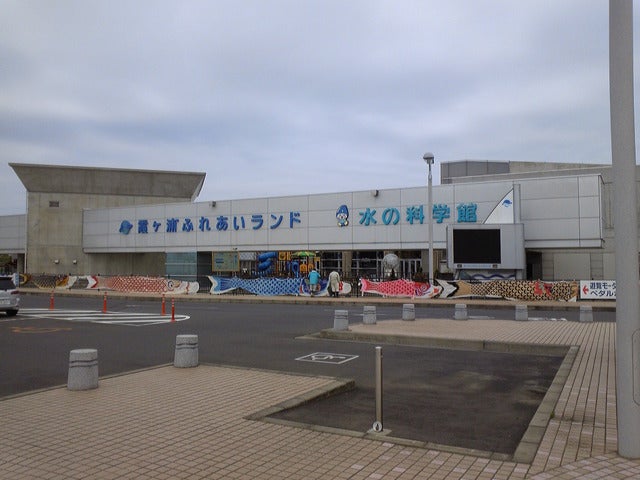 霞ヶ浦大橋のふもとにある行方市観光物産館撮影:山口和幸