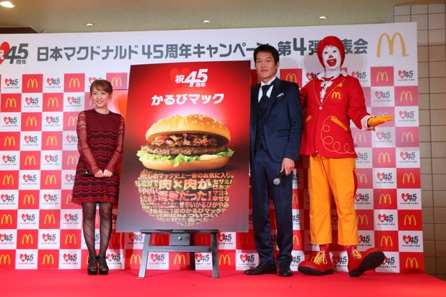 たかみな、パンツ透けてる?…赤のドレスでマック商品PR撮影:山本有莉