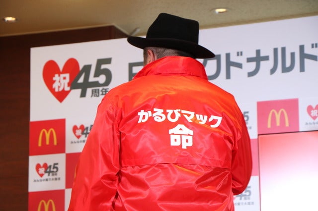 たかみな、パンツ透けてる?…赤のドレスでマック商品PR撮影:山本有莉