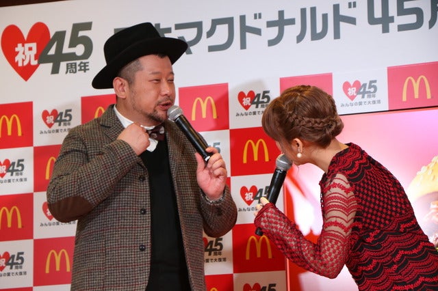 たかみな、パンツ透けてる?…赤のドレスでマック商品PR撮影:山本有莉