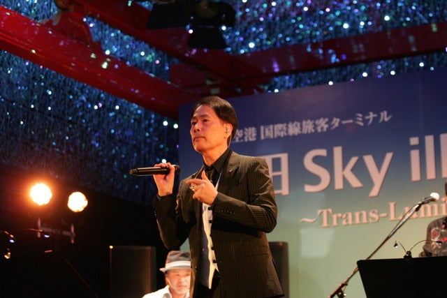 「一足早いクリスマス気分が味わえますよね」と稲垣撮影：山口和幸