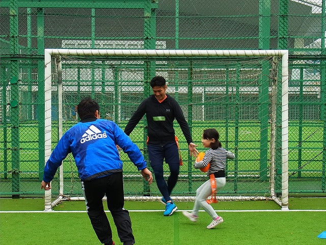 ラグビー日本代表オフィシャルスポンサー、ロバート・ウォルターズ・ジャパンのファミリーイベント（11月19日、千駄ヶ谷フットサルコート）《撮影 大野雅人（Gazin Airlines）》