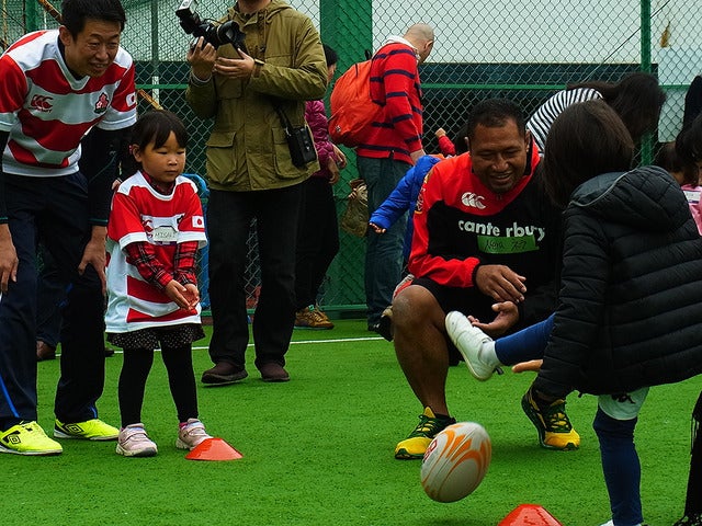 ラグビー日本代表オフィシャルスポンサー、ロバート・ウォルターズ・ジャパンのファミリーイベント（11月19日、千駄ヶ谷フットサルコート）《撮影 大野雅人（Gazin Airlines）》