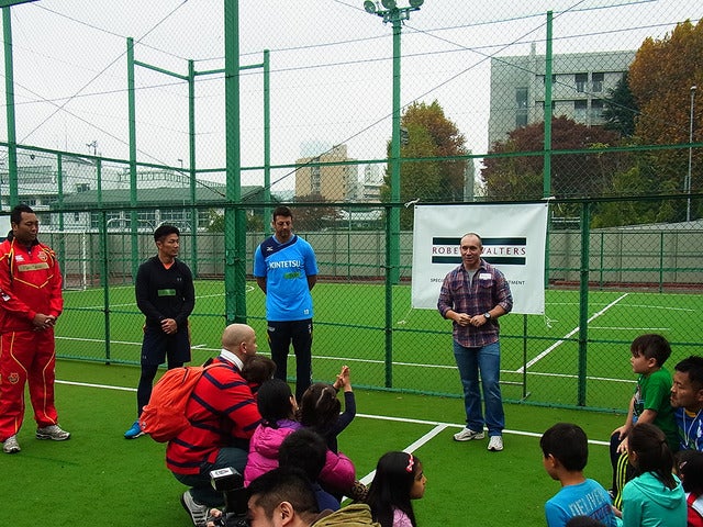 ラグビー日本代表オフィシャルスポンサー、ロバート・ウォルターズ・ジャパンのファミリーイベント（11月19日、千駄ヶ谷フットサルコート）《撮影 大野雅人（Gazin Airlines）》