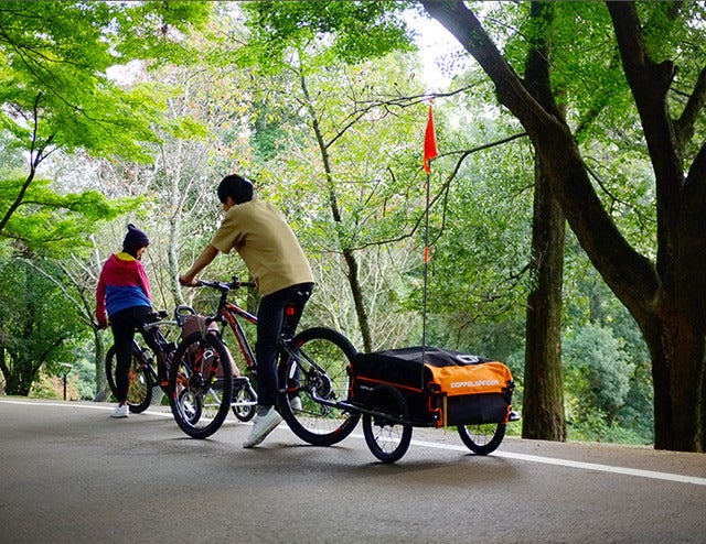 自転車で荷台に載せきれない荷物を運ぶ「サイクルトレーラー」