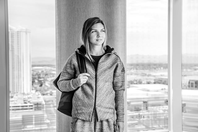 アディダス、移動時間を快適に過ごす「Z.N.E. HOODIE - TRAVEL EDITION」