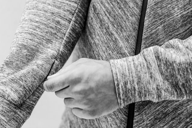 アディダス、移動時間を快適に過ごす「Z.N.E. HOODIE - TRAVEL EDITION」