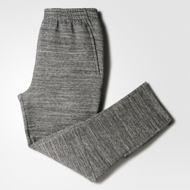 アディダス、移動時間を快適に過ごす「Z.N.E. HOODIE - TRAVEL EDITION」