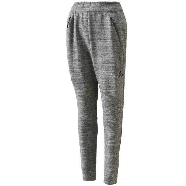 アディダス、移動時間を快適に過ごす「Z.N.E. HOODIE - TRAVEL EDITION」