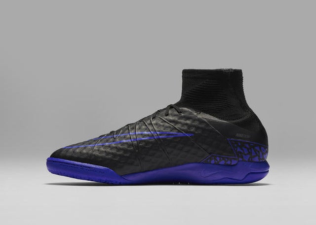 ナイキ、ブラックアッパー採用の「ダーク ライトニング パック」発売