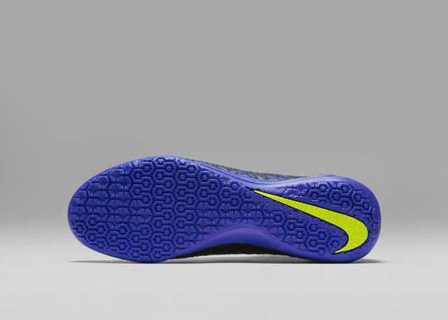 ナイキ、ブラックアッパー採用の「ダーク ライトニング パック」発売