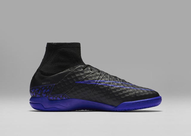 ナイキ、ブラックアッパー採用の「ダーク ライトニング パック」発売