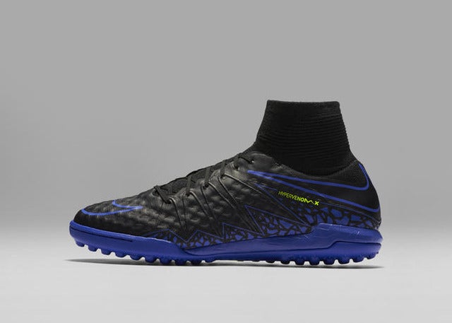 ナイキ、ブラックアッパー採用の「ダーク ライトニング パック」発売