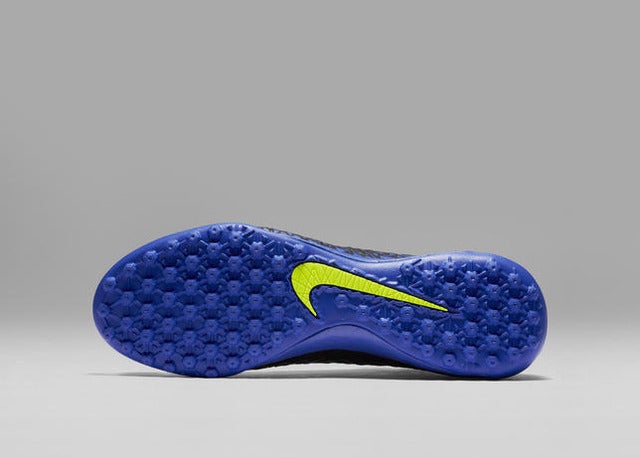 ナイキ、ブラックアッパー採用の「ダーク ライトニング パック」発売