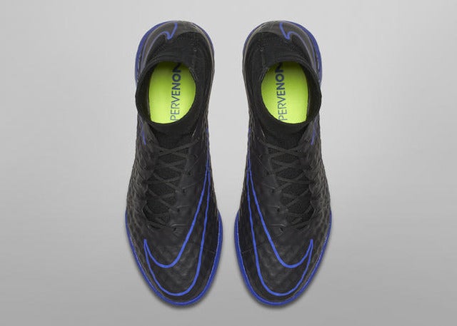 ナイキ、ブラックアッパー採用の「ダーク ライトニング パック」発売