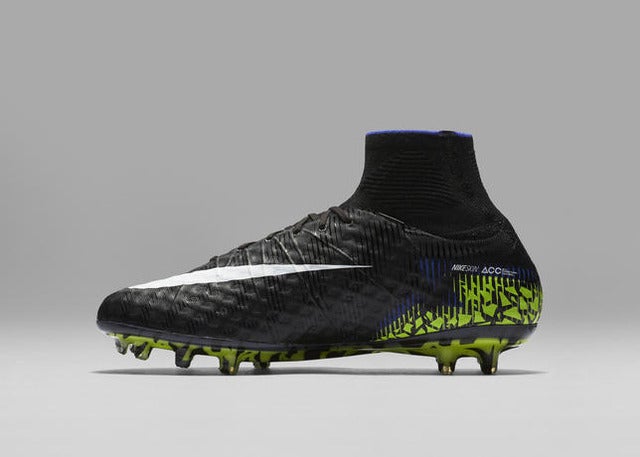 ナイキ、ブラックアッパー採用の「ダーク ライトニング パック」発売