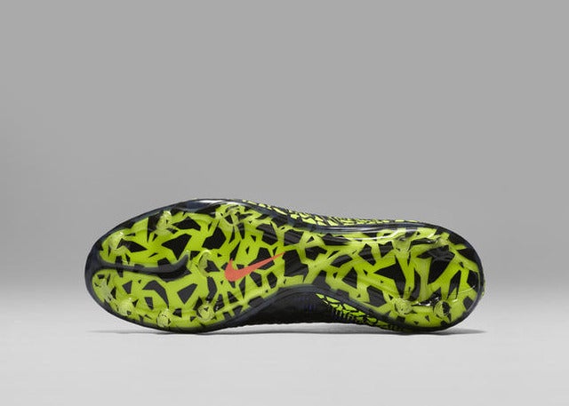 ナイキ、ブラックアッパー採用の「ダーク ライトニング パック」発売