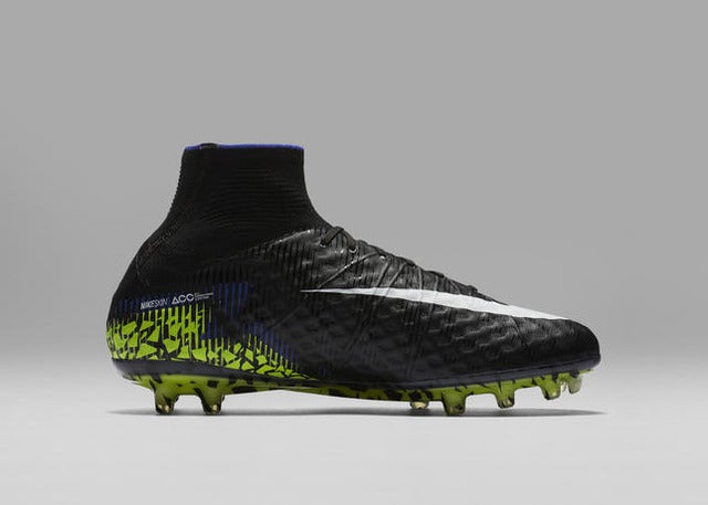 ナイキ、ブラックアッパー採用の「ダーク ライトニング パック」発売